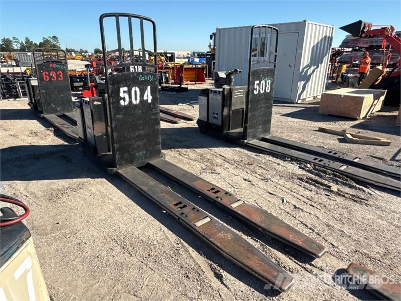 Crown PC4500-80 8000 lb Pallet Jack 手动码垛机
