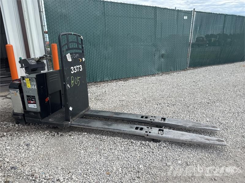Crown PC4500-80 8000 lb Electric Pallet Jack 手拉式油壓拖板車