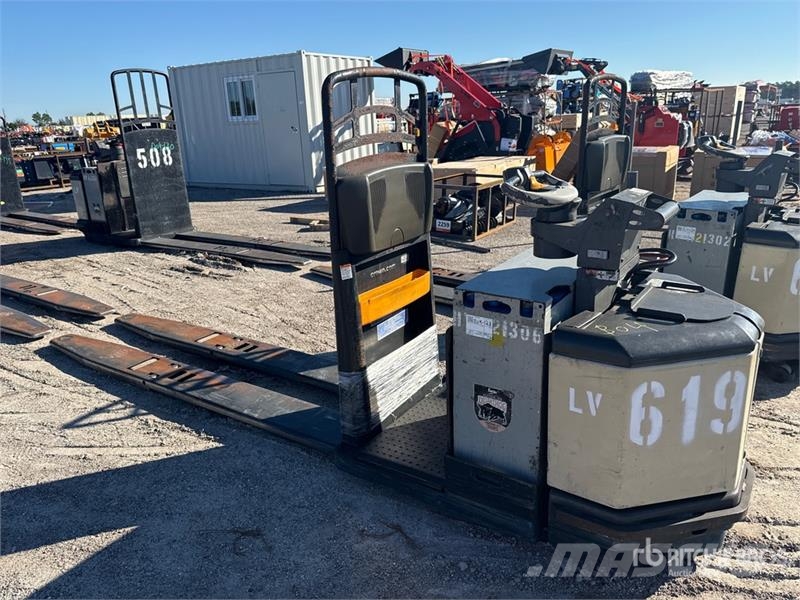 Crown PC4500-80 8000 lb Pallet Jack 手动码垛机