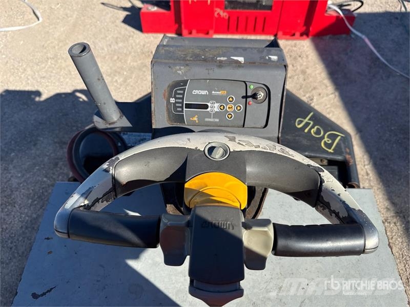 Crown PC4500-80 8000 lb Pallet Jack Kézi raklapemelő