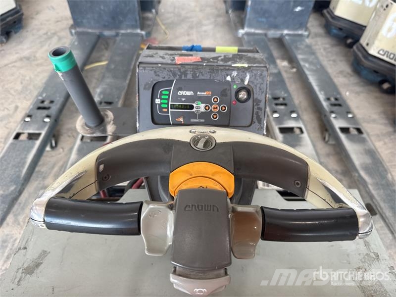 Crown PC4500-80 8000 lb Electric Pallet Jack 手拉式油壓拖板車