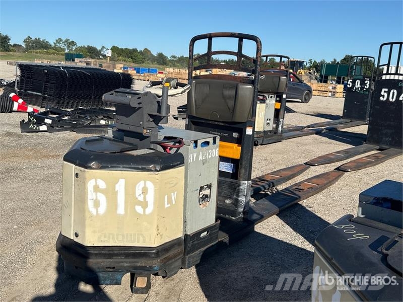 Crown PC4500-80 8000 lb Pallet Jack 手动码垛机