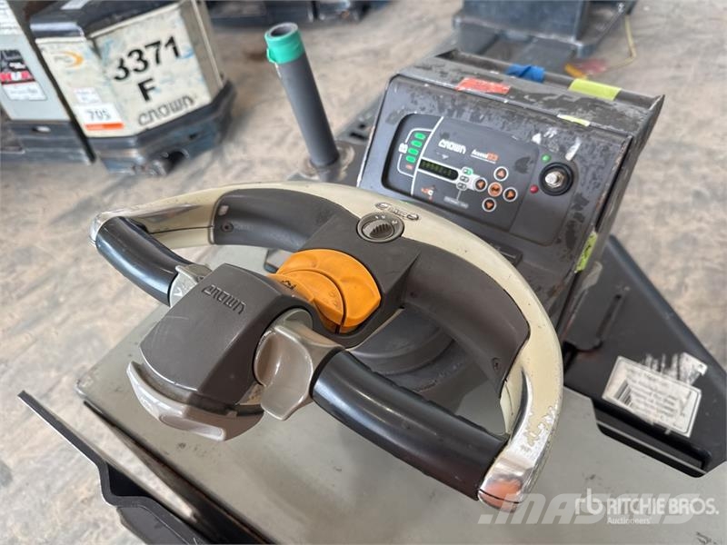 Crown PC4500-80 8000 lb Electric Pallet Jack 手拉式油壓拖板車