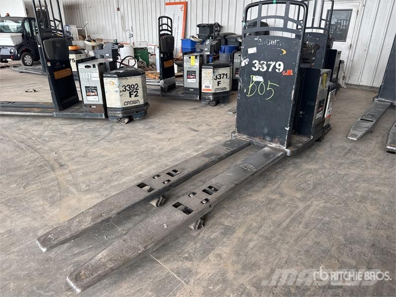 Crown PC4500-80 8000 lb Electric Pallet Jack 手拉式油壓拖板車