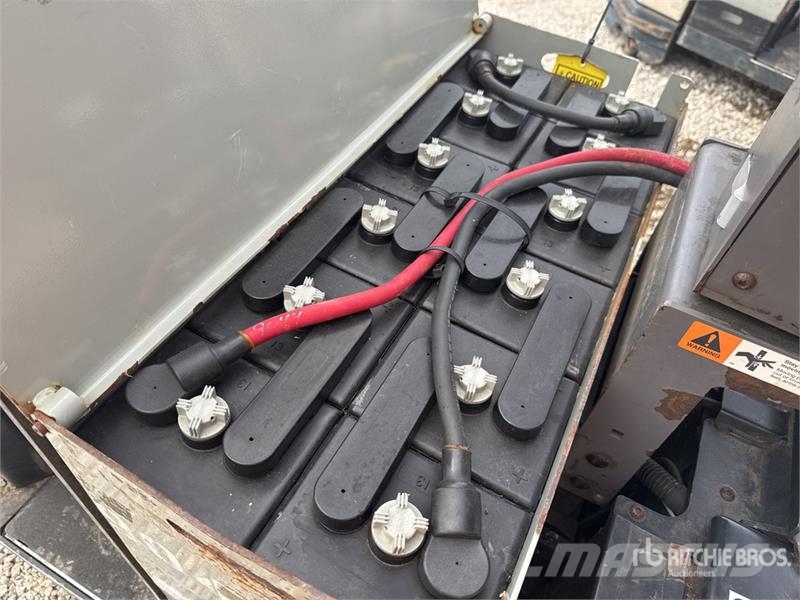 Crown PC4500-80 8000 lb Electric Pallet Jack 手拉式油壓拖板車
