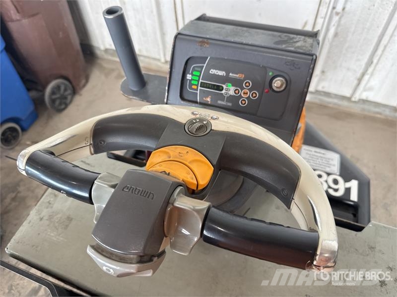 Crown PC4500-80 8000 lb Electric Pallet Jack Transpaletas Manuales