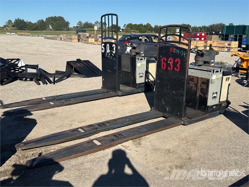 Crown PC4500-80 8000 lb Pallet Jack 手动码垛机