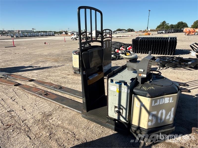 Crown PC4500-80 8000 lb Pallet Jack 手动码垛机