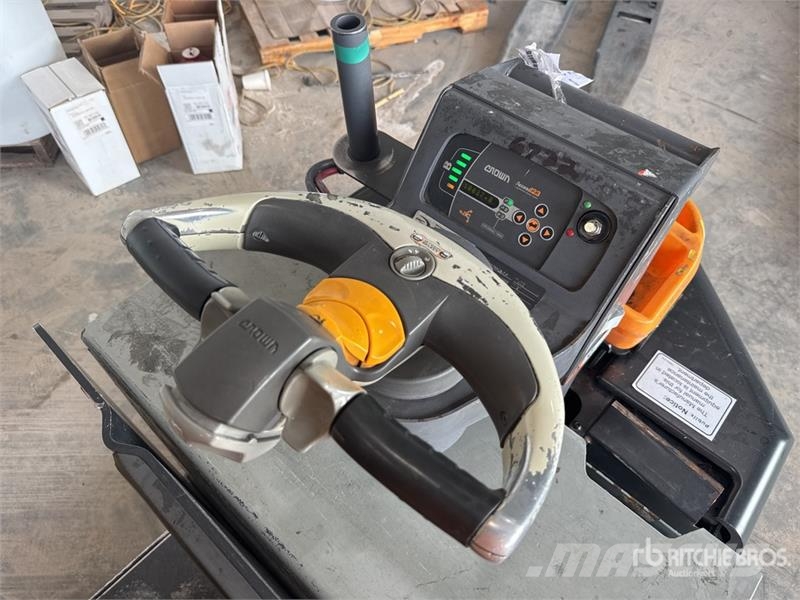 Crown PC4500-80 8000 lb Electric Pallet Jack Ручные гидравлические тележки