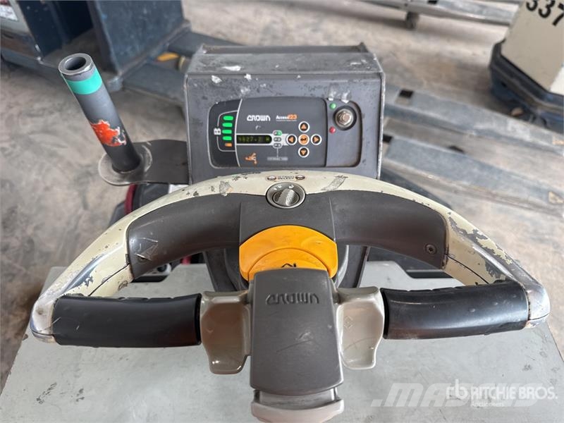 Crown PC4500-80 8000 lb Electric Pallet Jack 手拉式油壓拖板車