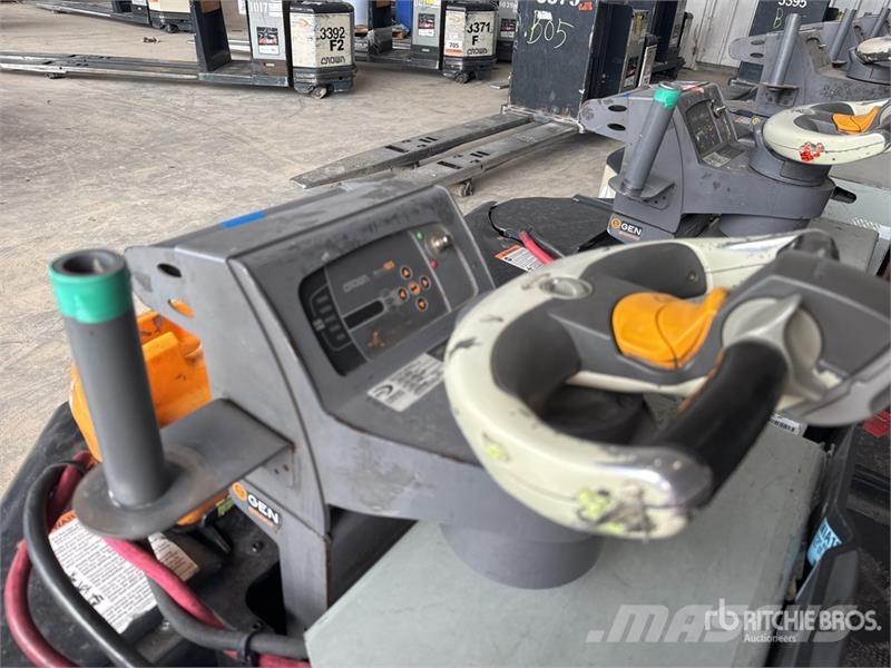 Crown PC4500-80 8000 lb Electric Pallet Jack 手拉式油壓拖板車