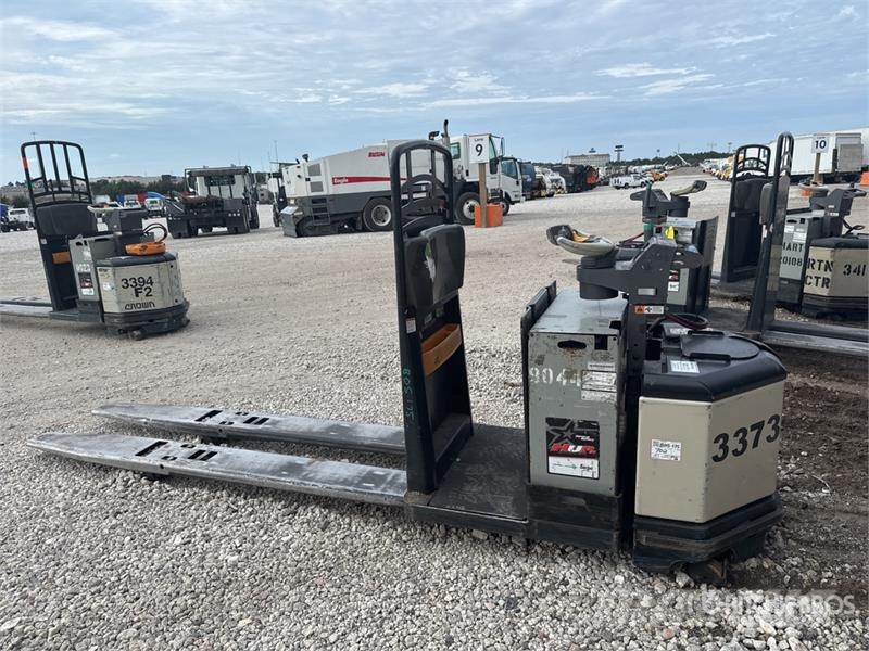 Crown PC4500-80 8000 lb Electric Pallet Jack 手拉式油壓拖板車
