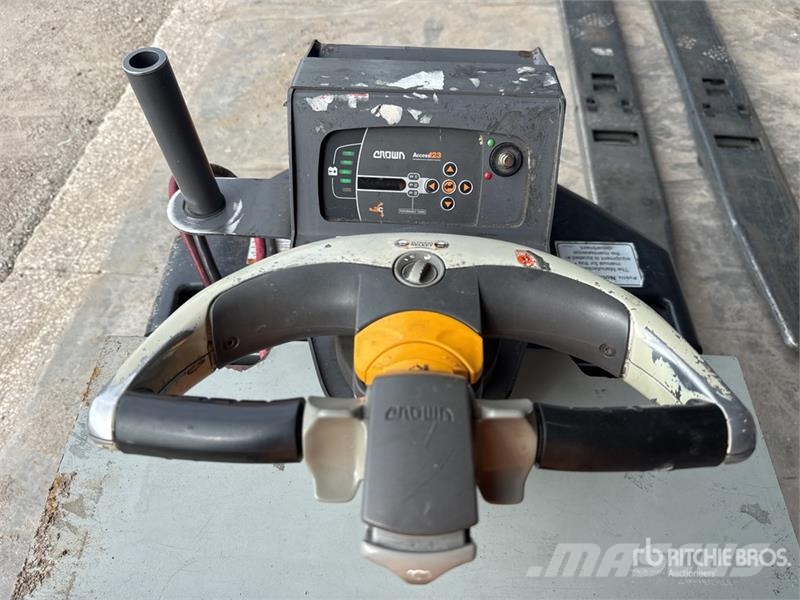 Crown PC4500-80 Pallet Jack 手拉式油壓拖板車