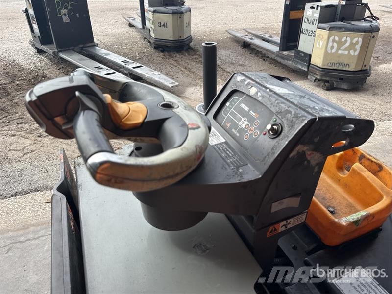Crown PC4500-80 Pallet Jack 手拉式油壓拖板車