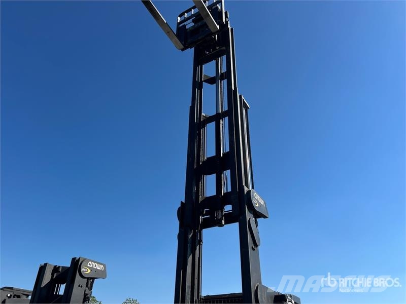 Crown RD 5525-30 3000 lb Electric Forklift Electric forklifts