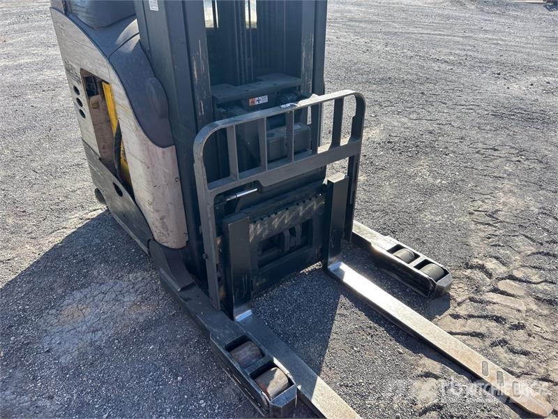 Crown RD 5525-30 3000 lb Electric Forklift Electric forklifts