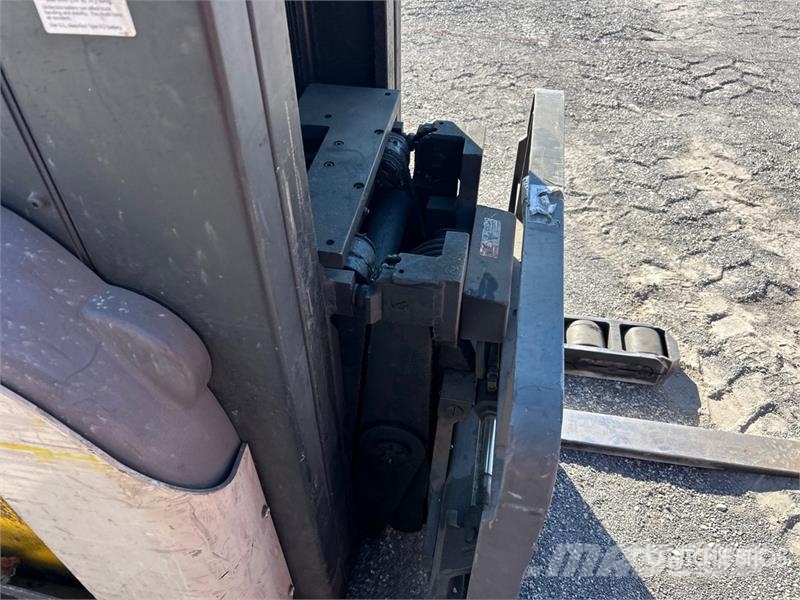 Crown RD 5525-30 3000 lb Electric Forklift Electric forklifts