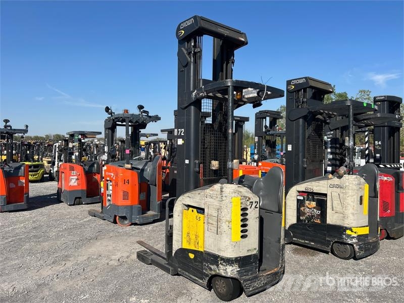 Crown RD 5525-30 3000 lb Electric Forklift Electric forklifts