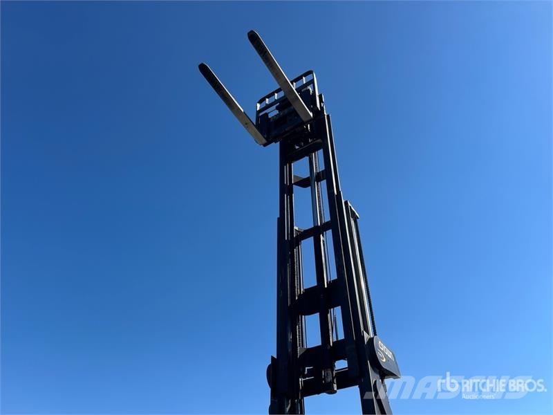 Crown RD 5525-30 3000 lb Electric Forklift Electric forklifts