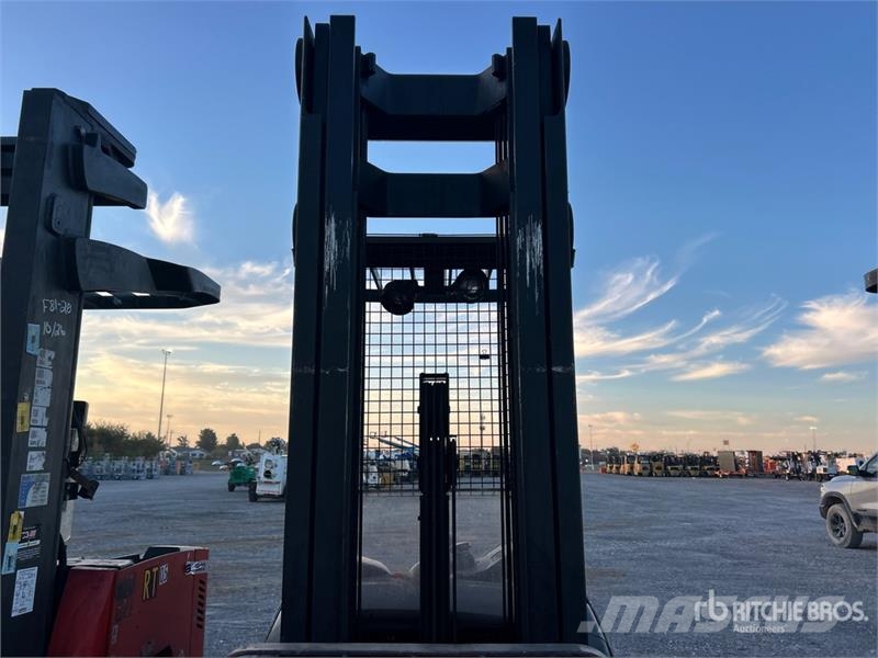 Crown RD 5725-30 3000 lb Reach Truck 리치 트럭