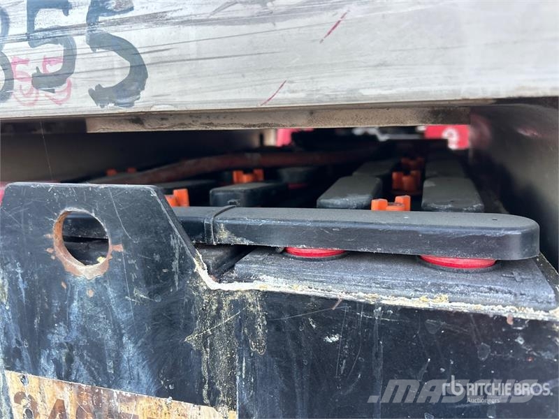 Crown RD 5725-30 3000 lb Reach Truck 리치 트럭