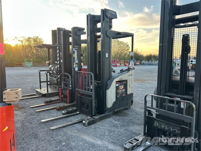 Crown RD 5725-30 3000 lb Reach Truck 리치 트럭