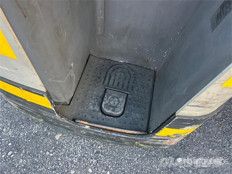 Crown RD 5725-30 3000 lb Reach Truck 리치 트럭