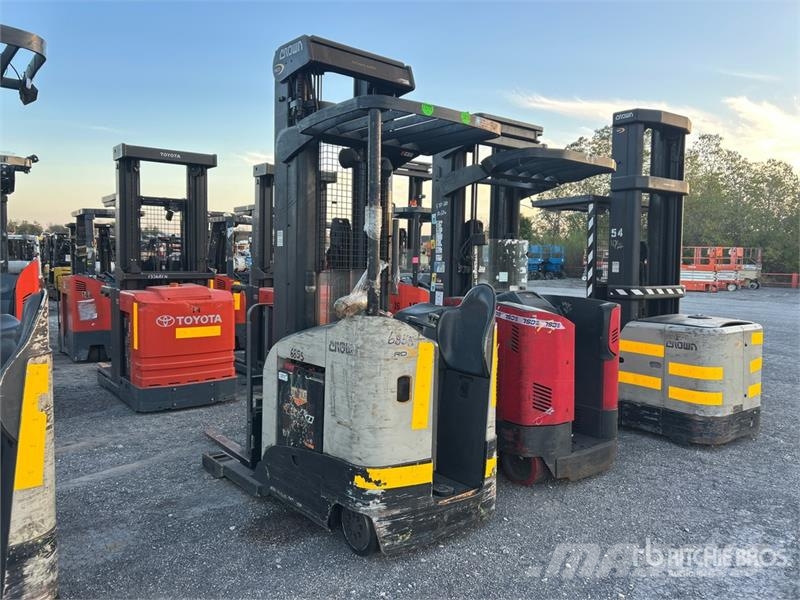 Crown RD 5725-30 3000 lb Reach Truck 리치 트럭