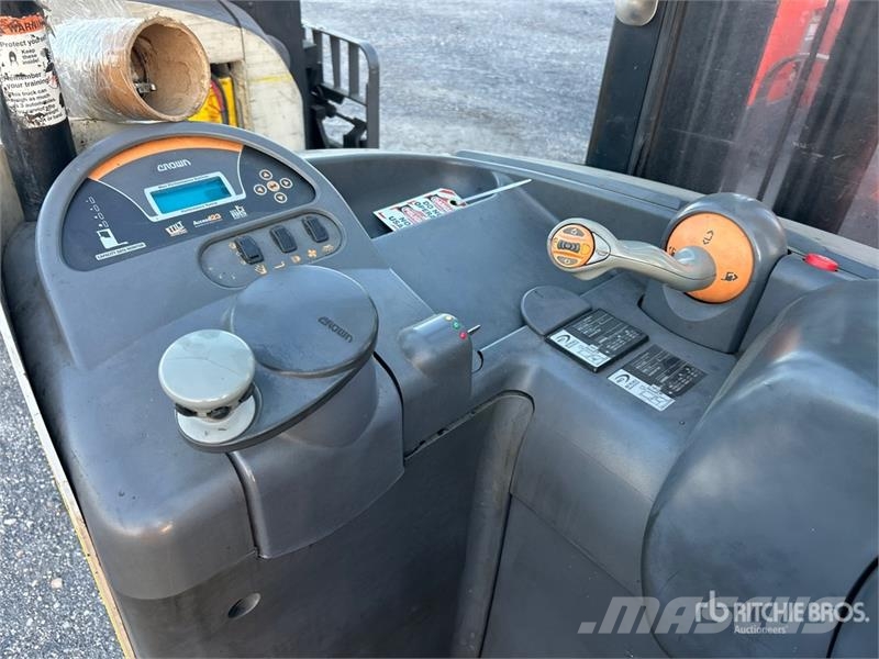 Crown RD 5725-30 3000 lb Reach Truck 리치 트럭