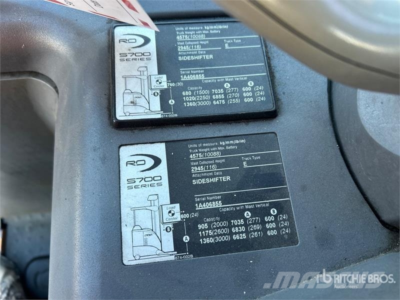 Crown RD 5725-30 3000 lb Reach Truck 리치 트럭
