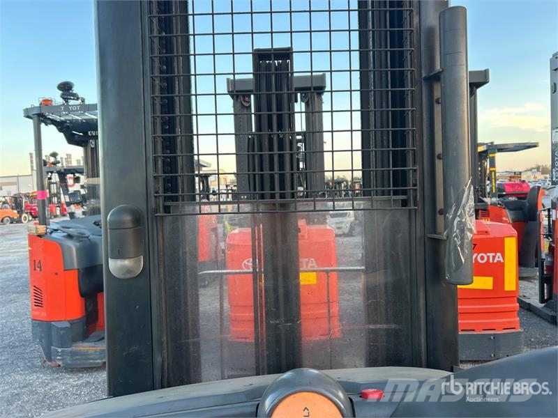 Crown RD 5725-30 3000 lb Reach Truck 리치 트럭