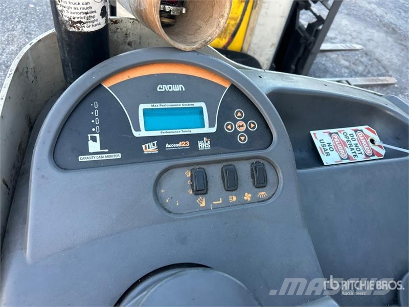Crown RD 5725-30 3000 lb Reach Truck 리치 트럭