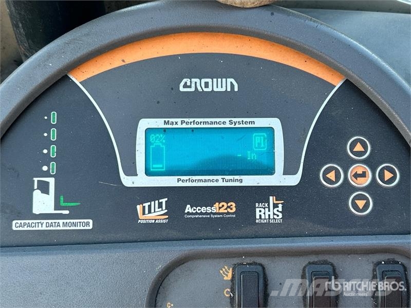 Crown RD 5725-30 3000 lb Reach Truck 리치 트럭