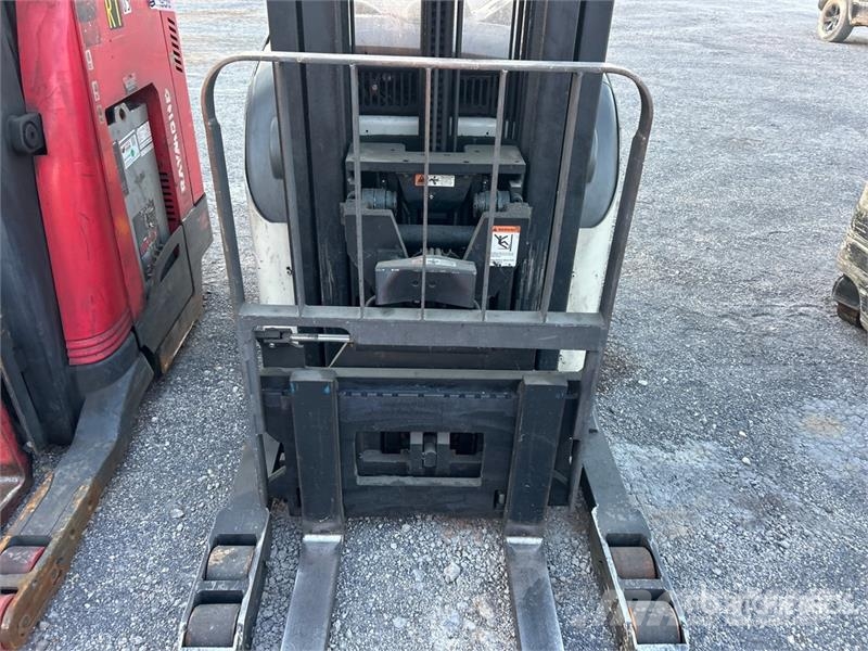 Crown RD 5725-30 3000 lb Reach Truck 리치 트럭
