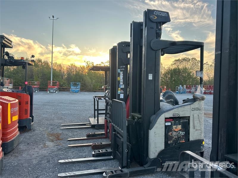 Crown RD 5725-30 3000 lb Reach Truck 리치 트럭