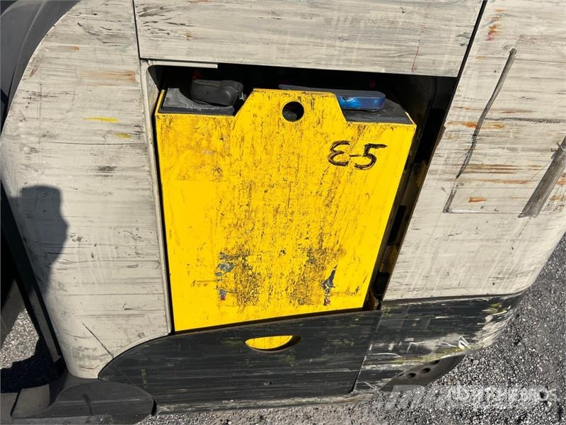 Crown RD5525-30 3000 lb Electric Forklift Carrelli elevatori elettrici