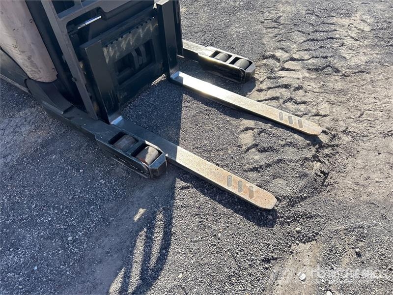 Crown RD5525-30 3000 lb Electric Forklift Carrelli elevatori elettrici