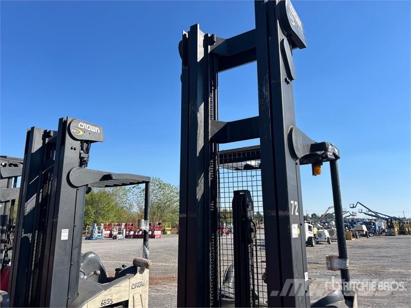 Crown RD5525-30 3000 lb Electric Forklift Carrelli elevatori elettrici