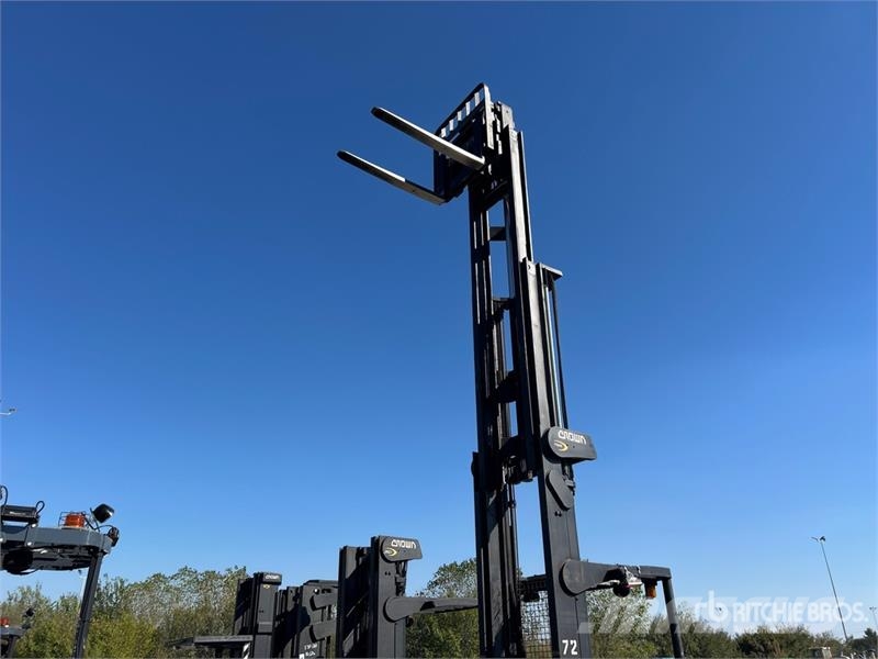Crown RD5525-30 3000 lb Electric Forklift Carrelli elevatori elettrici