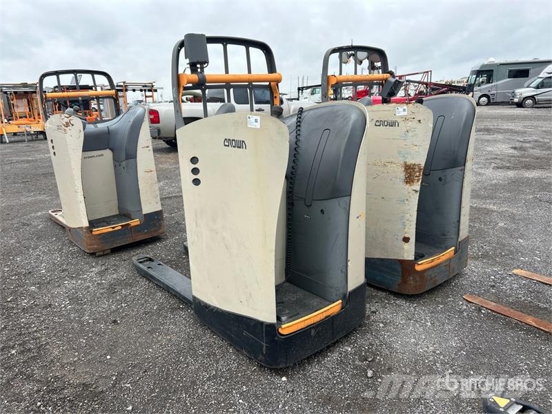 Crown RT4020-45 4409 lb Electric Pallet Jack 핸드파레트 트럭