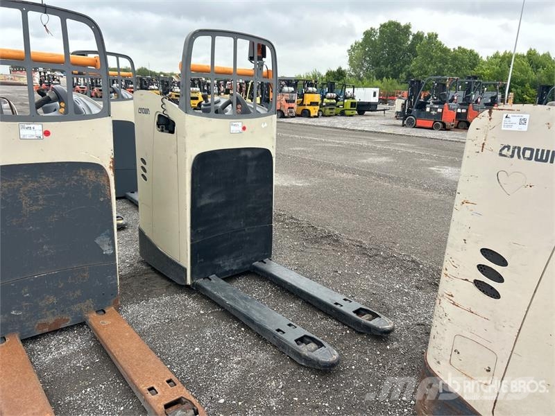 Crown RT4020-45 4409 lb Electric Pallet Jack 핸드파레트 트럭
