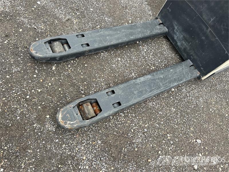 Crown RT4020-45 4409 lb Electric Pallet Jack 핸드파레트 트럭