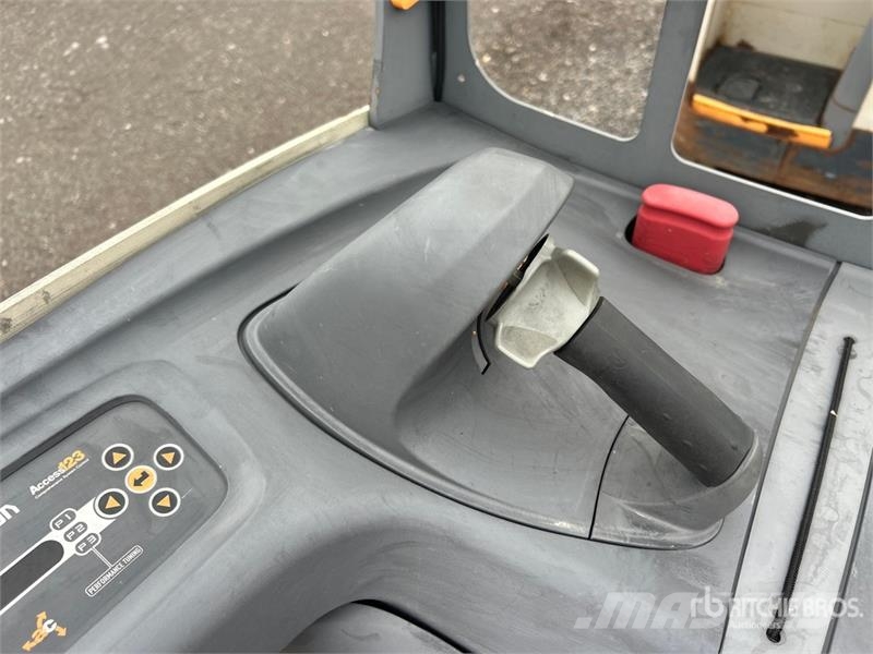 Crown RT4020-45 4409 lb Electric Pallet Jack 핸드파레트 트럭