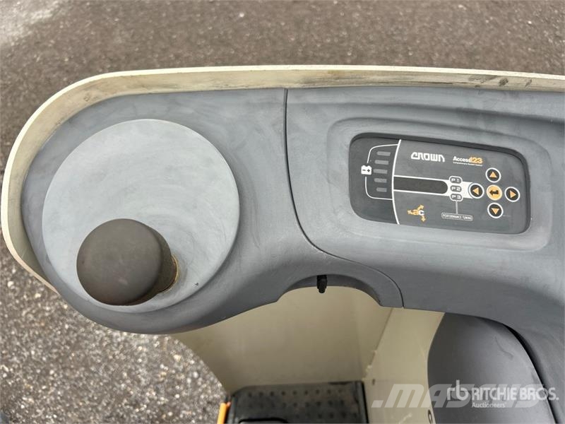 Crown RT4020-45 4409 lb Electric Pallet Jack 핸드파레트 트럭