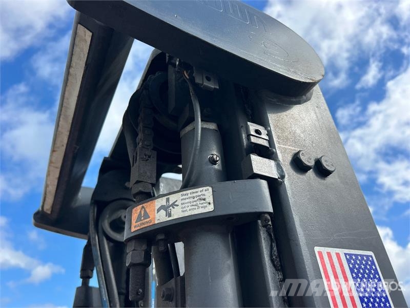 Crown SC4010-30 2500 lb Electric Forklift Electric forklifts