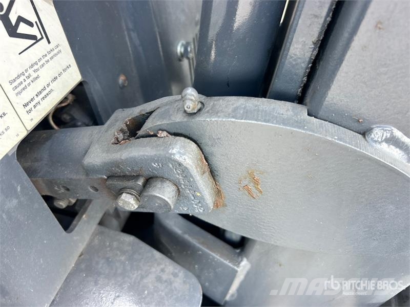 Crown SC4010-30 2500 lb Electric Forklift Electric forklifts