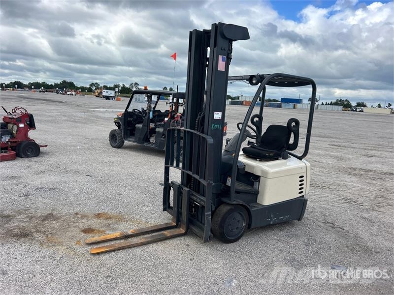 Crown SC4010-30 2500 lb Electric Forklift Electric forklifts