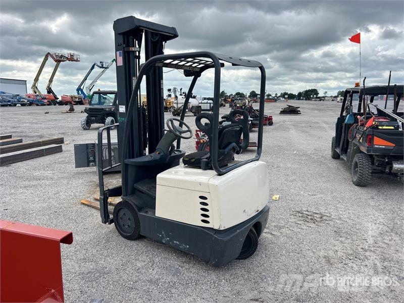 Crown SC4010-30 2500 lb Electric Forklift Electric forklifts