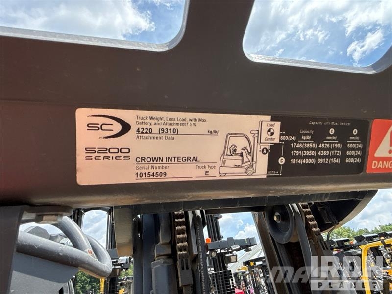 Crown sc5245-40 4000 lb Forklift شاحنات ذات رافعات شوكية تعمل بالكهرباء