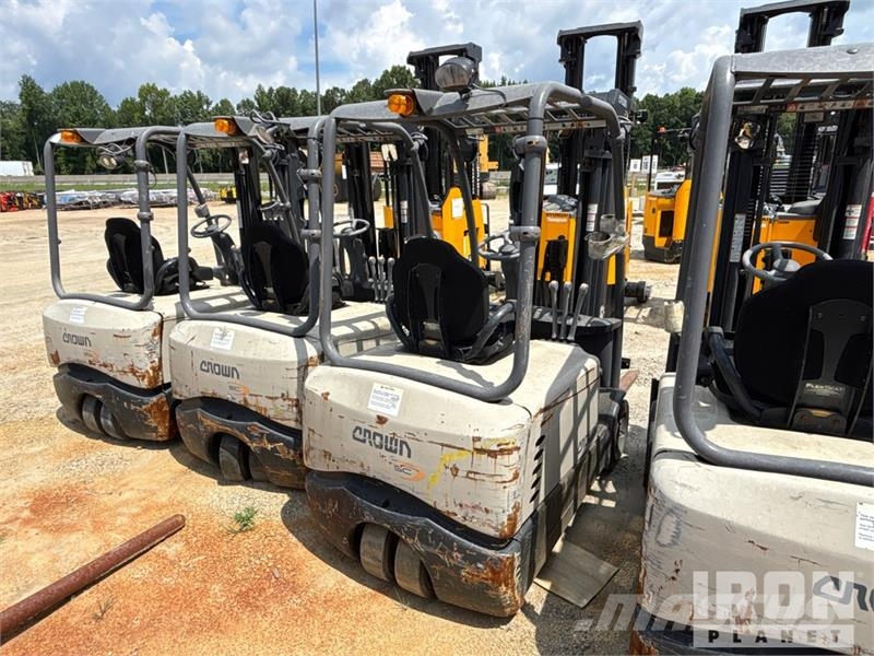 Crown sc5245-40 4000 lb Forklift شاحنات ذات رافعات شوكية تعمل بالكهرباء